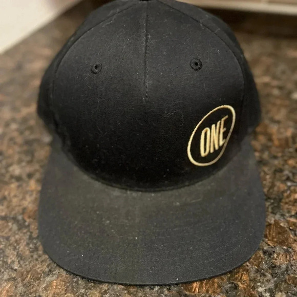 ONE Trucker Hat - good condition a touch dusty from storing - Picture 4 of 5